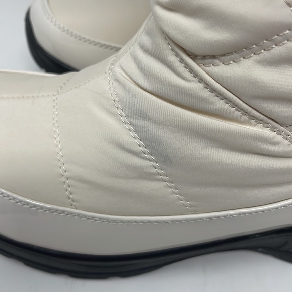 Easy Street Easy Dry Cuddle Waterproof Boots - Picture 4 of 16